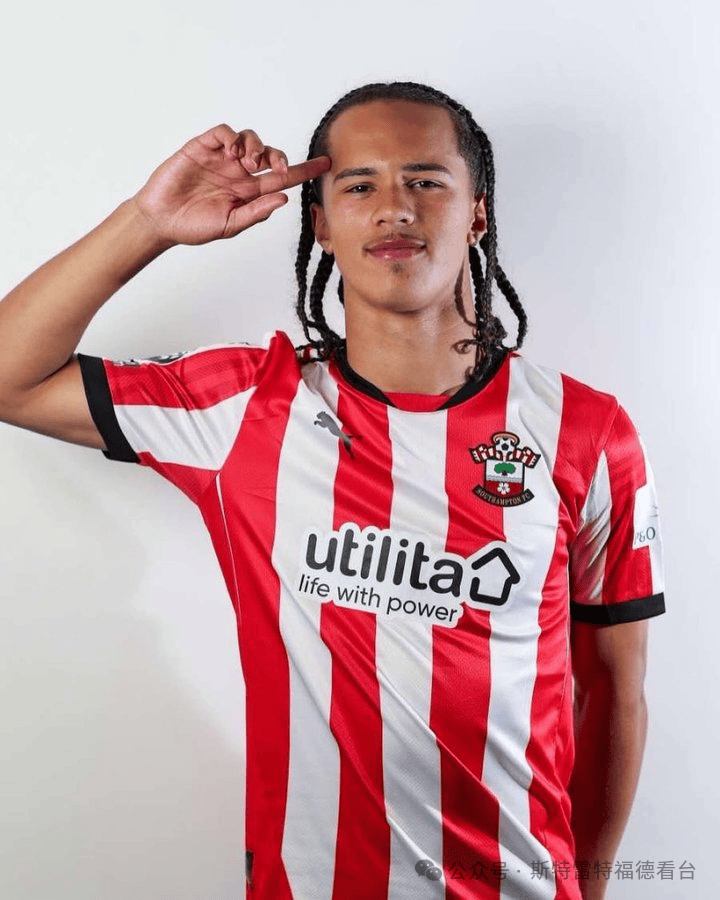 曼联签下南安普顿青训中卫哈雷·埃姆斯登-詹姆斯