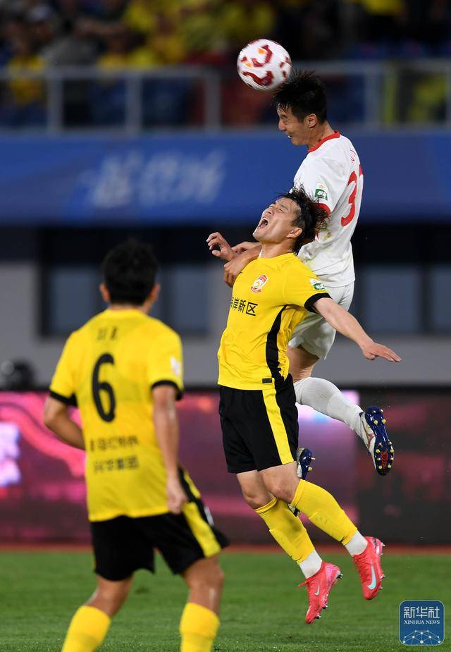 中超：青岛西海岸胜青岛海牛