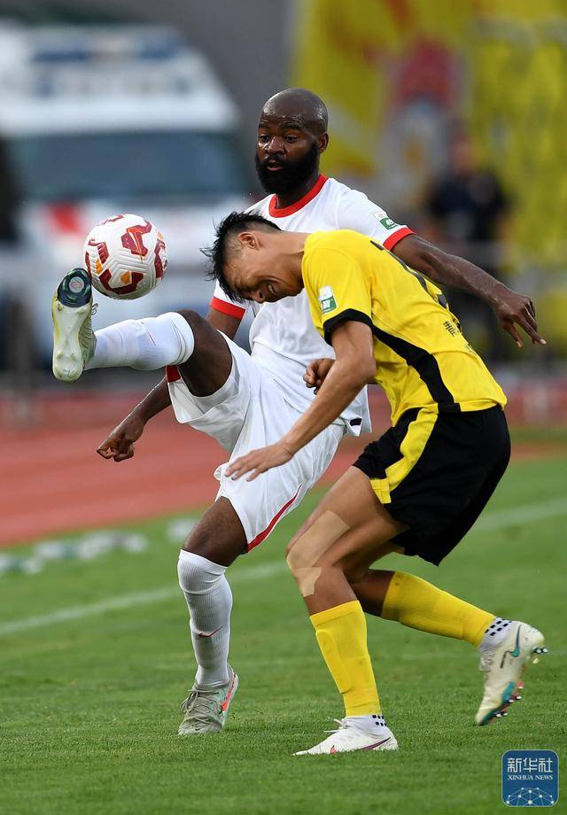 中超：青岛西海岸胜青岛海牛