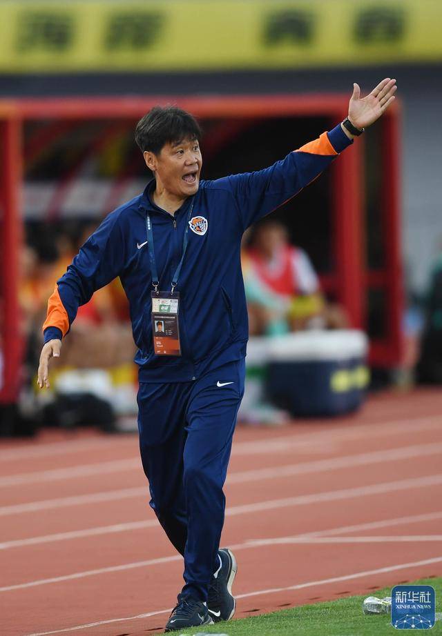 中超：青岛西海岸胜青岛海牛