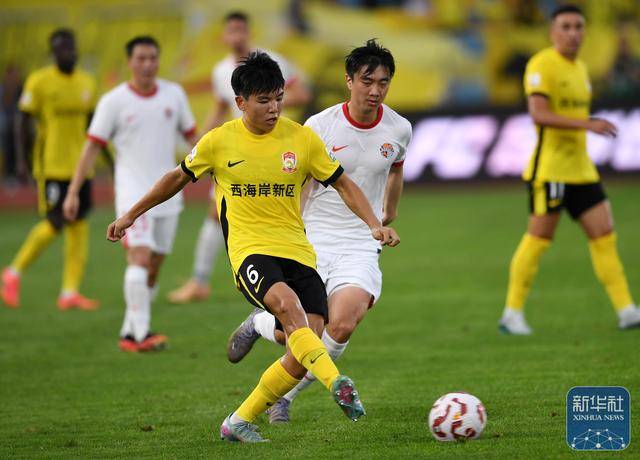 中超：青岛西海岸胜青岛海牛