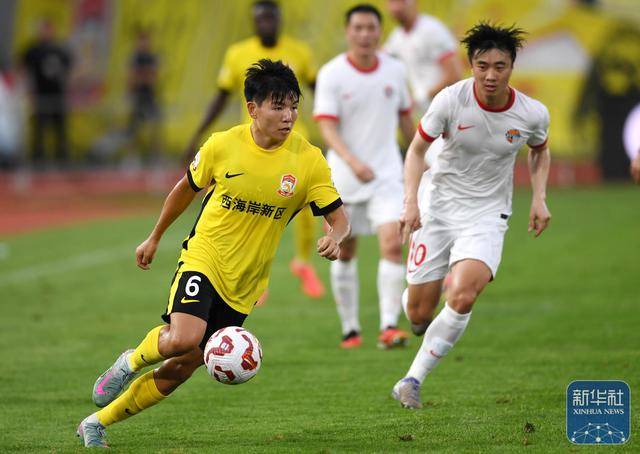 中超：青岛西海岸胜青岛海牛