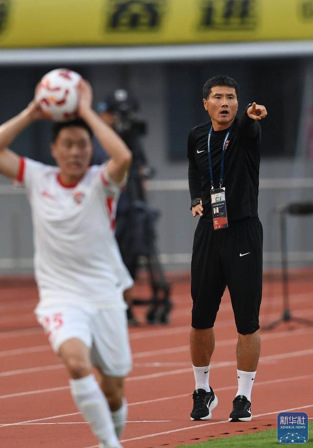 中超：青岛西海岸胜青岛海牛