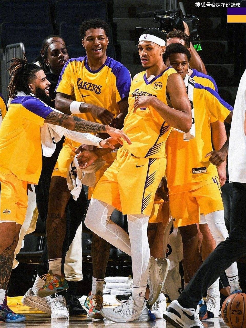 詹姆斯现场观战！布朗尼14+3带队赢球，CBA旧将轰12+10+5帽