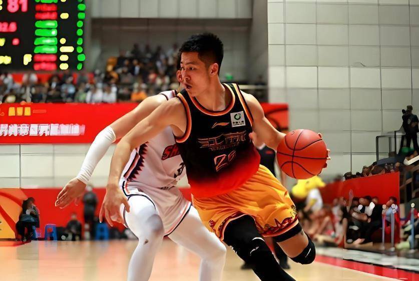 CBA土豪！媒体人爆料上海队交易筹码明细 千万级现金+选秀权