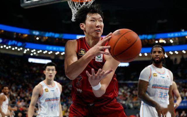 重返CBA！崔永熙有意离开广州，2点因素影响谈判，新东家还在犹豫