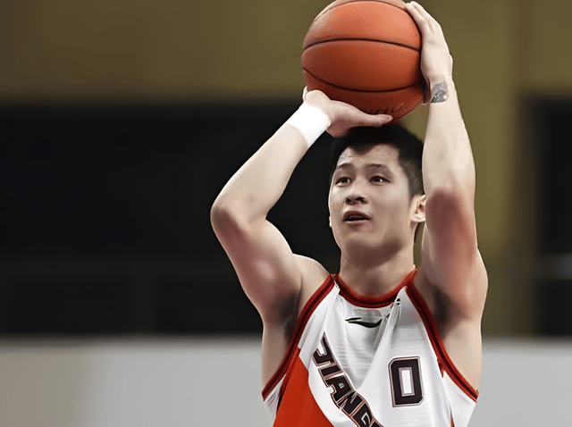 从CBA垫底队到季后赛队！失意国手迎翻身良机 能再大爆发？