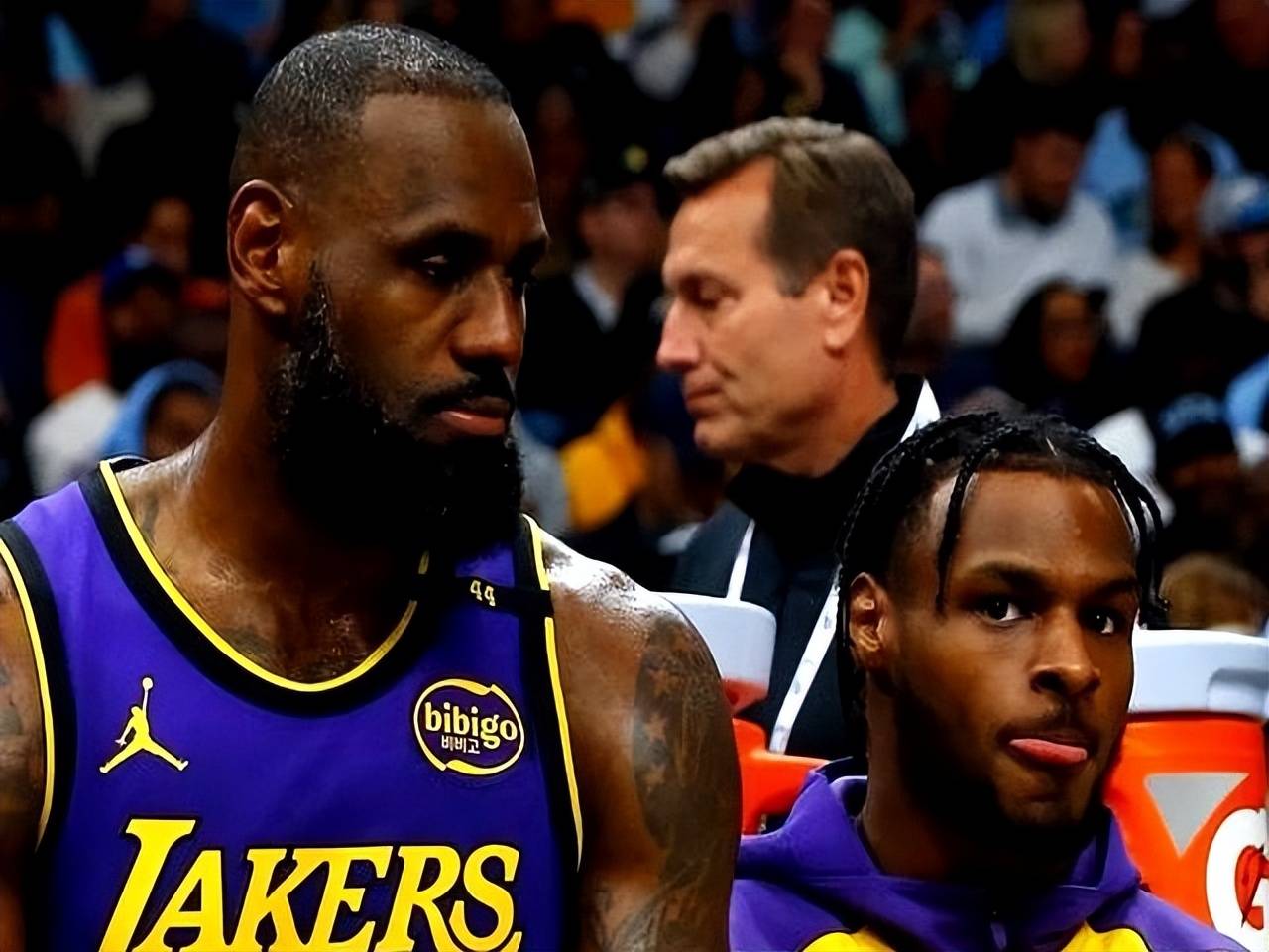 詹姆斯加盟勇士？谣言满天飞，湖人队的做法太无情