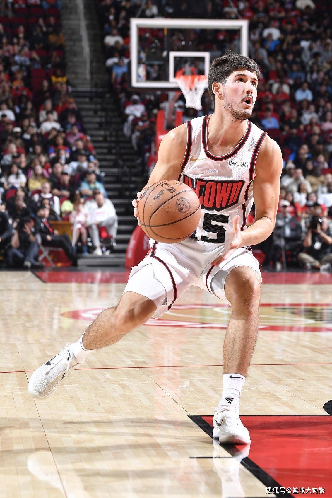 19投仅18分！火箭队新射手低迷，斯通不该送走白魔？1换2太草率