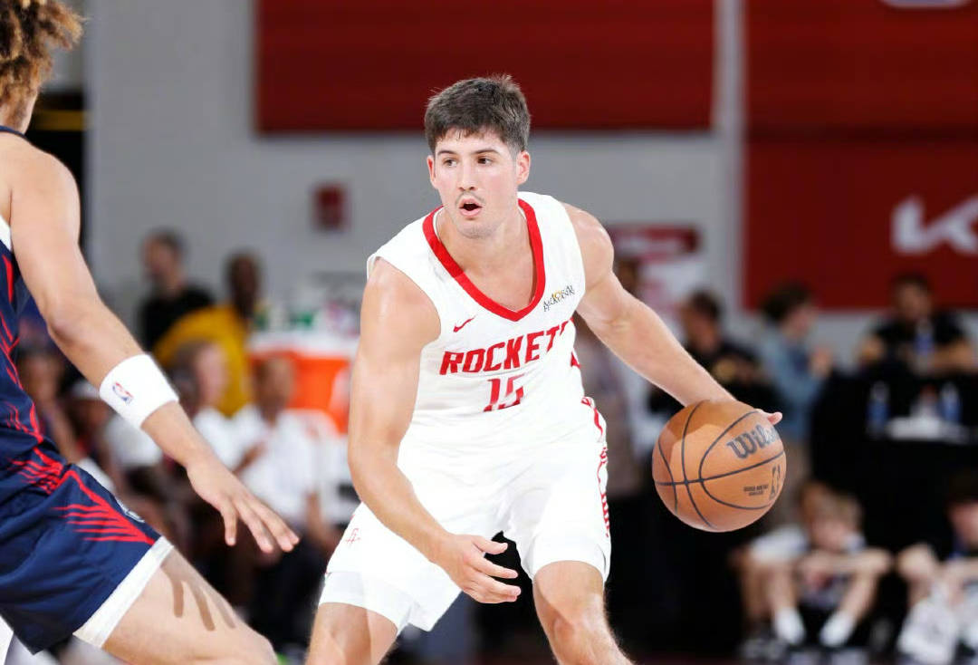 6次失误+三分7中1，火箭队新秀低端局打不明白，斯通不交易失算了