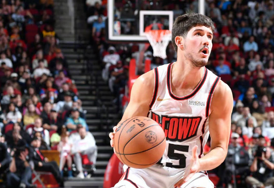 6次失误+三分7中1，火箭队新秀低端局打不明白，斯通不交易失算了