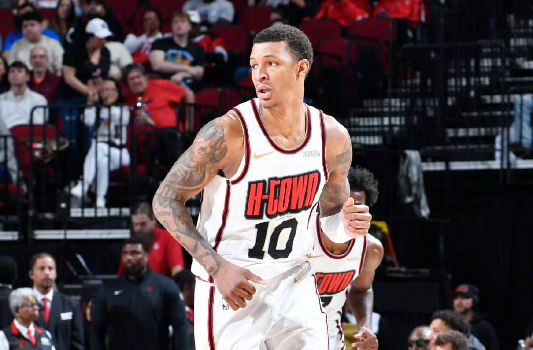 6次失误+三分7中1，火箭队新秀低端局打不明白，斯通不交易失算了