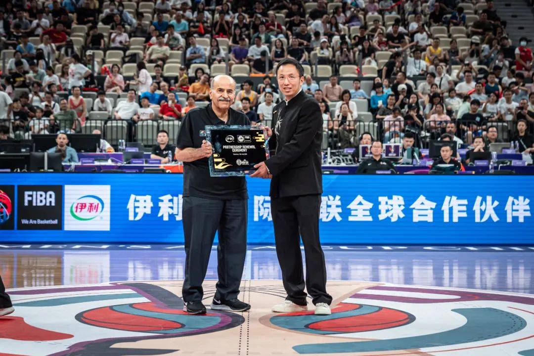 续约国际篮联，伊利持续深耕篮球赛道