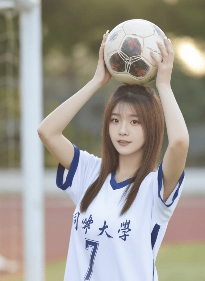 曼联支出超1.5亿欧，挖狼队库尼亚、布伦特姆贝莫