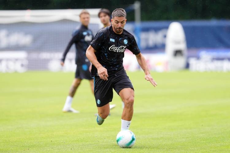 都灵官方：30岁那不勒斯前锋乔瓦尼-西蒙尼租借加盟，含买断条款