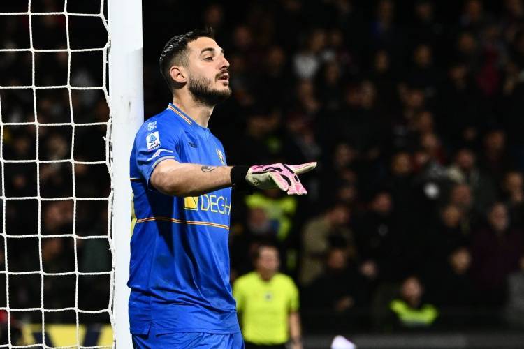 斯基拉：那不勒斯、罗马、都灵有意莱切门将法尔科内