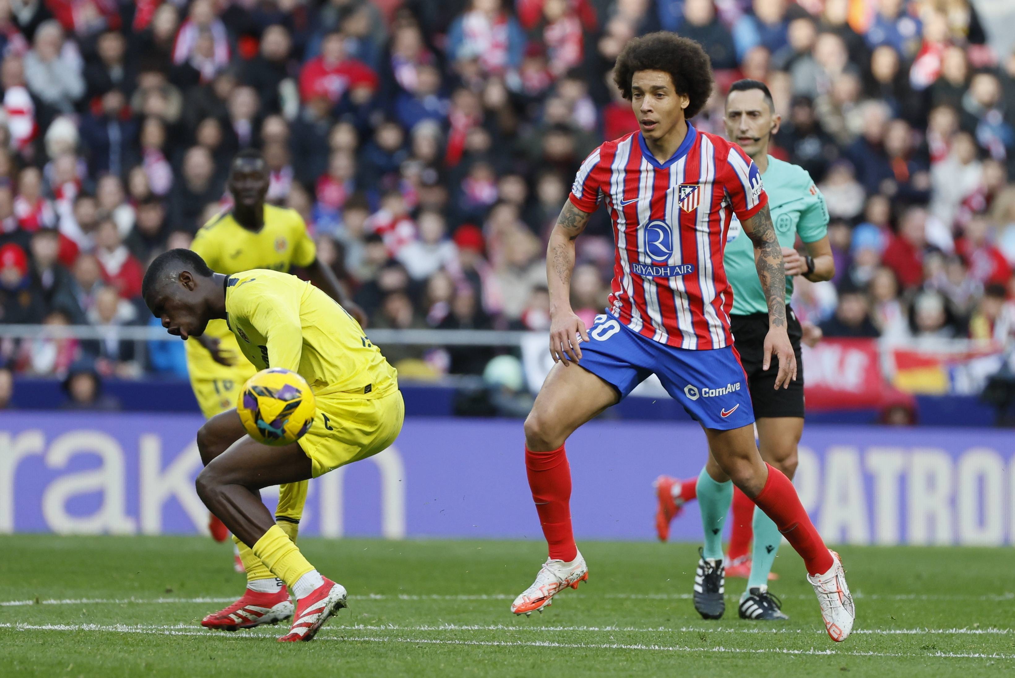 记者：皇家社会有意自由身的维特塞尔，双方已就个人条款展开谈判