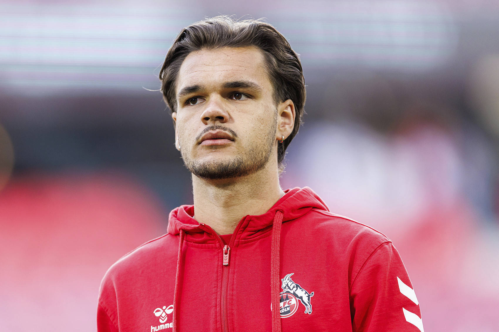 记者：霍芬海姆仍考虑引进芬克格拉夫，斯图加特也在关注球员