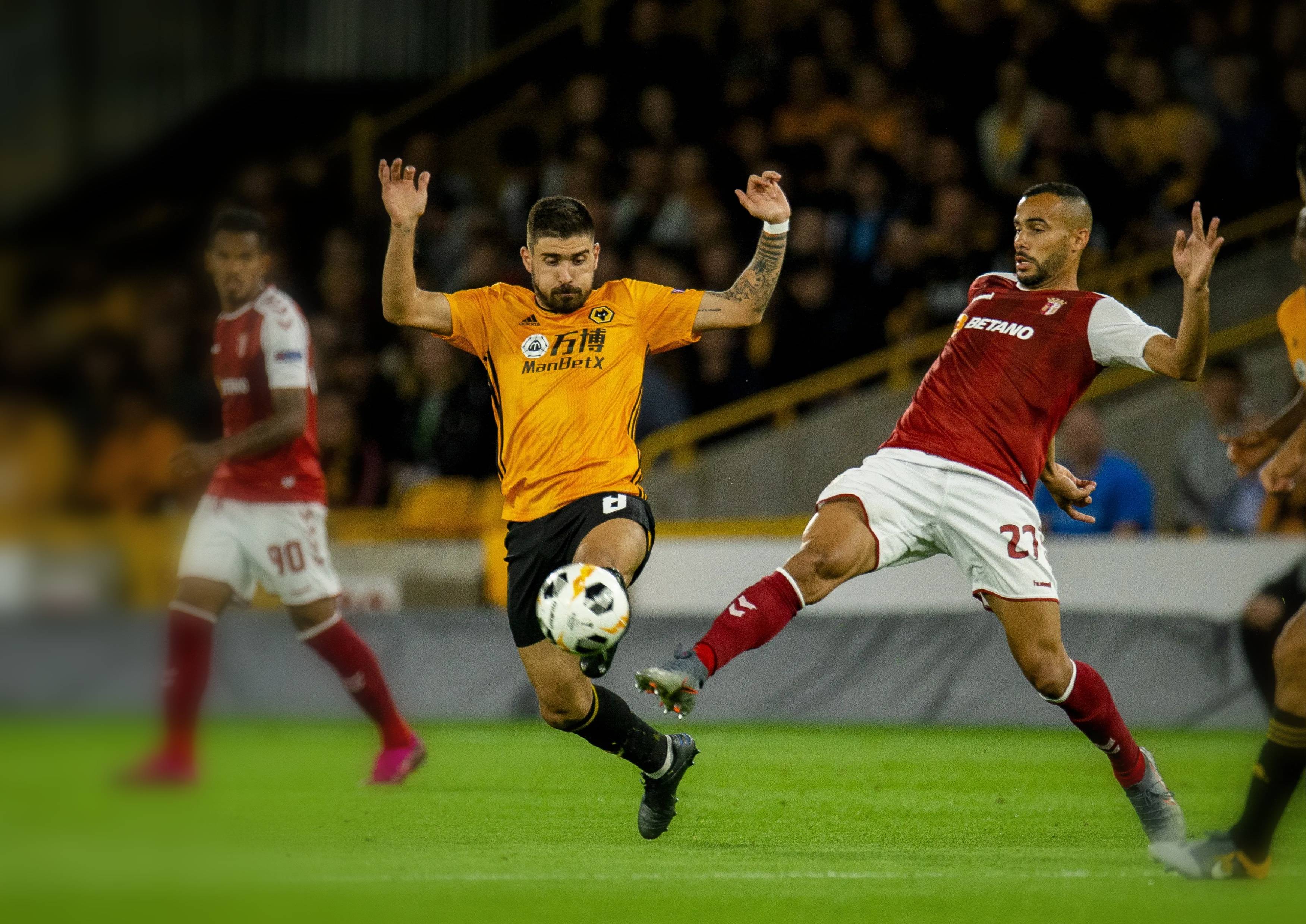 周六016 英超 狼队VS布伦特福德 狼队 VS 布伦特福德，英超中下游的生存博弈