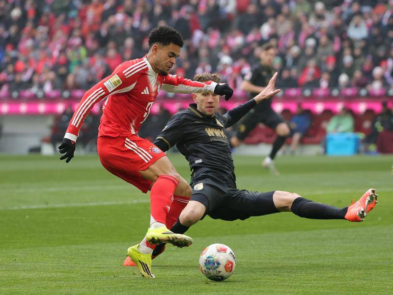 联赛首败！德甲-伊藤洋辉破门 拜仁5分钟丢2球1-2奥格斯堡